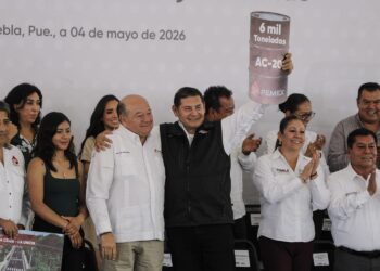 Gobierno de Puebla entrega obras viales, patrullas y combustible con apoyo de Pemex