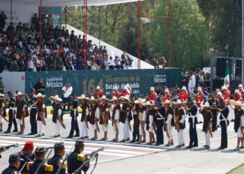 Entre historia, fiesta y color: así se vive el Desfile del 5 de Mayo en Puebla
