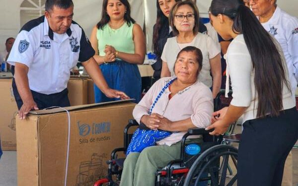 Realizan jornada de salud y entrega de apoyos funcionales en Nealtican