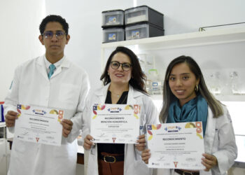 Estudiantes de Medicina BUAP promueven conciencia sobre resistencia a antibióticos