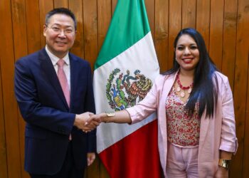 Fortalece Tonantzin Fernández lazos culturales con China mediante exposición fotográfica en San Pedro Cholula