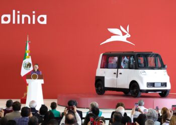 Presentan Olinia; talento poblano clave en primera fase del vehículo
