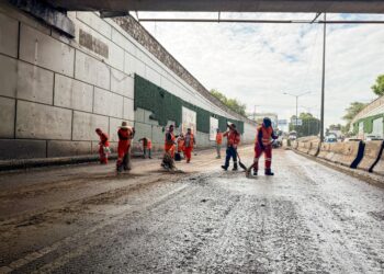 Realiza Gobierno de Pepe Chedraui limpieza en el bajopuente de Bulevar 5 de Mayo y 2 Norte