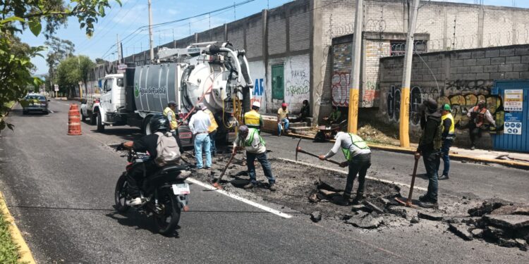 Agua de Puebla realiza diagnóstico técnico y coordina acciones con el Gobierno del Estado para atender afectación en la red sanitaria de Diagonal Defensores de la República.