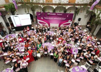 José Chedraui reconoce trayectoria de mujeres destacadas en la ceremonia “Mujeres Imparables”