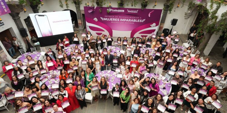 José Chedraui reconoce trayectoria de mujeres destacadas en la ceremonia “Mujeres Imparables”