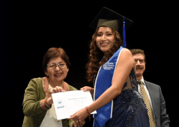Se gradúan 67 estudiantes de Finanzas y Economía de la BUAP