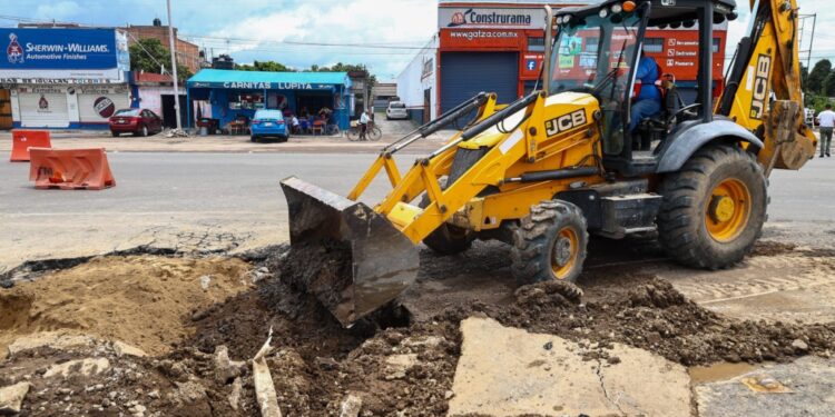 Atiende Gobierno de San Pedro Cholula hundimiento provocado por colapso de colector pluvial