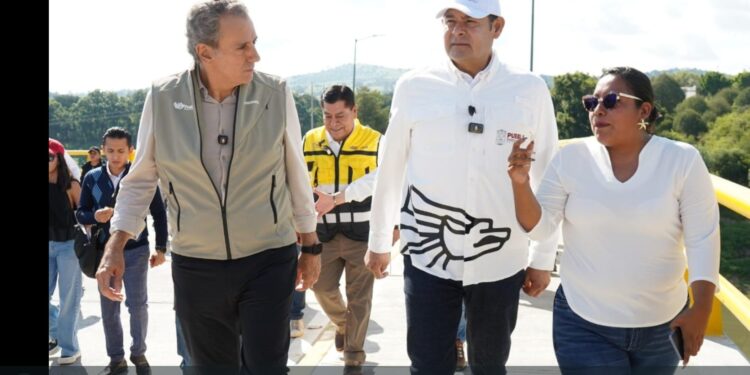 Supervisan Armenta y Chedraui Puente Vehicular de la Transformación