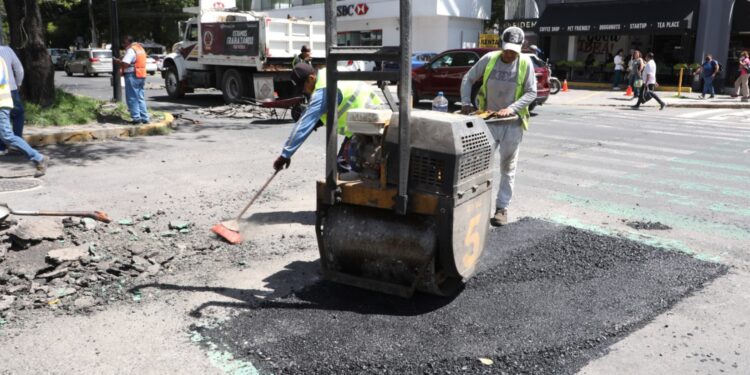 Gobierno de Pepe Chedraui refuerza acciones de bacheo en favor de las y los poblanos