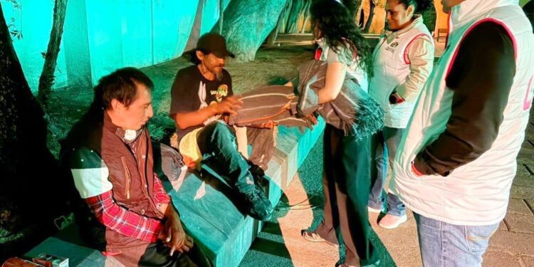 Realiza DIF Puebla Capital recorrido nocturno para canalizar a personas al Dormitorio Municipal