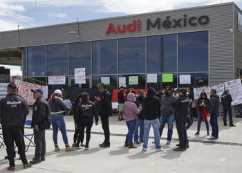 Continúan negociaciones entre Audi y sindicato tras aplazamiento de huelga
