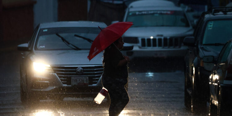 Puebla mantiene alerta por lluvias y granizadas