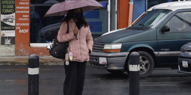 Lluvia y bajas temperaturas acompañan la jornada en Puebla; Boris mantiene influencia en la región