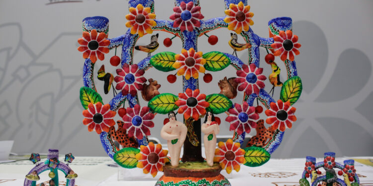 Presentan muestra artesanal inspirada en el Mundial; destaca “El Árbol de la Vida” elaborado por manos poblanas