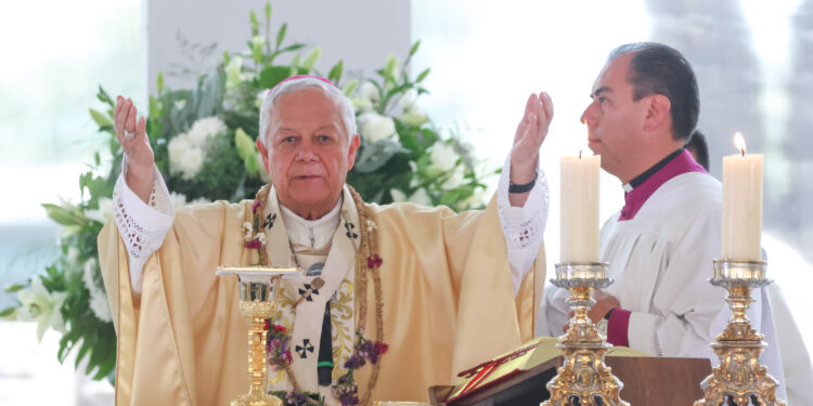 En su jubileo sacerdotal, arzobispo Victor Sánchez convoca a la unidad social