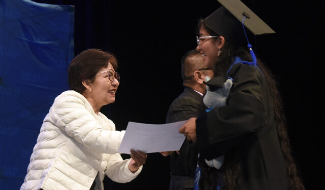 Se gradúan 143 estudiantes del Bachillerato Internacional 5 de Mayo de la BUAP
