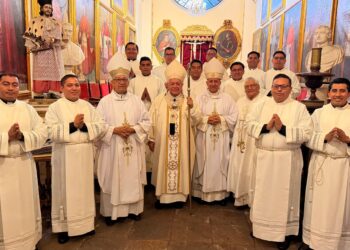 Ordena arzobispo de Puebla a 10 diáconos y un sacerdote en la Catedral Metropolitana