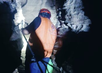 Protección Civil refuerza labores de rescate de familia atrapada en gruta de Cuetzalan