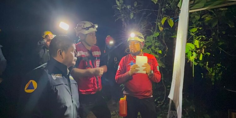 Por tercer día consecutivo se mantiene búsqueda en Gruta de Chichicazapa