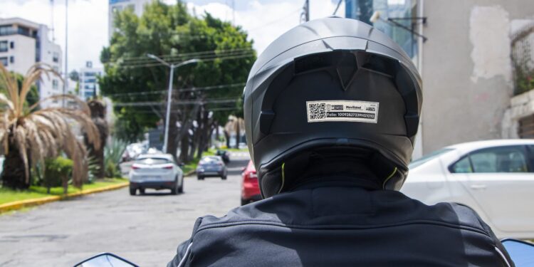 Inicia gobierno estatal entrega gratuita de chips para motociclistas en Puebla