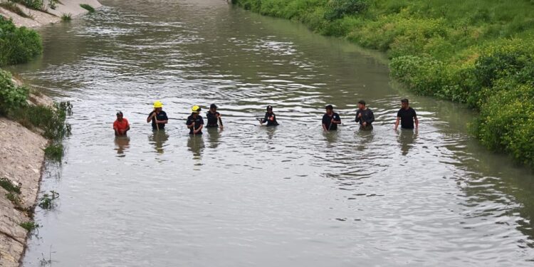 Gobierno estatal realiza búsqueda de una persona en el Canal de Valsequillo