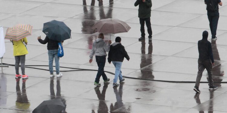 Clima hoy 9 de julio: ondas tropicales favorecerán las lluvias en todo el país