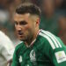 Trasladan a Santiago Giménez a un hospital tras el México vs. Inglaterra