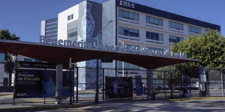 Pide Armenta a universidades abrir más espacios para jóvenes que no fueron admitidos