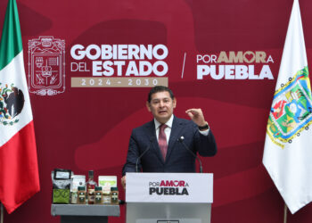 Alejandro Armenta paga fotomultas de vehículo oficial y llama a servidores públicos a respetar el reglamento de tránsito
