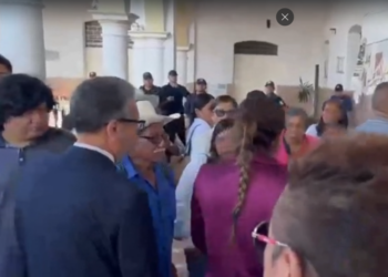 Gobernación instala mesa de diálogo en Acatlán de Osorio; persiste tensión afuera del Ayuntamiento