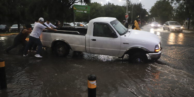 Gobierno de Puebla prepara proyectos para reducir inundaciones en el bulevar 5 de Mayo