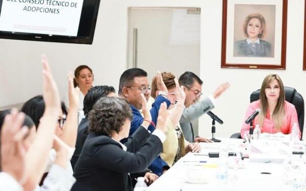 Concretan tres adopciones en Puebla y asignan a cinco menores a familias en espera