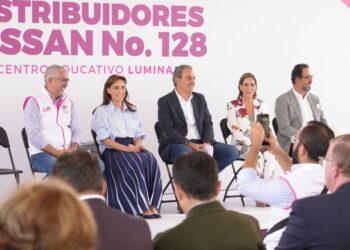 Colocan MariElise Budib y Pepe Chedraui primera piedra de LUMINA