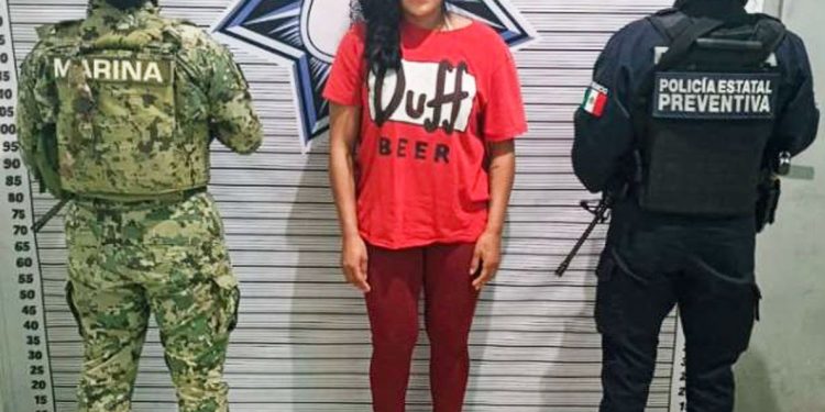 Detiene SSP a mujer en posesión de droga y cartuchos útiles