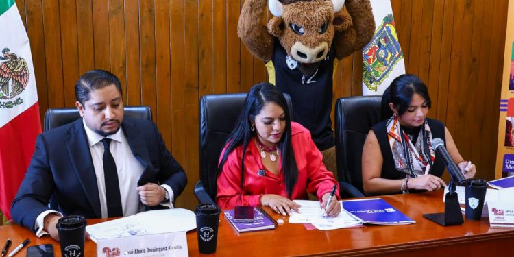 Continúa Tonantzin Fernández estrechando lazos con universidades en favor de la educación