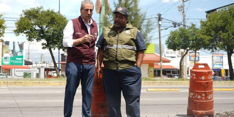 Avanza Pepe Chedraui con acciones de bacheo en calles de Los Pinos Mayorazgo