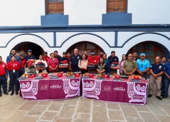 Tonantzin Fernández dignifica y reconoce la labor del cuerpo de Bomberos de San Pedro Cholula