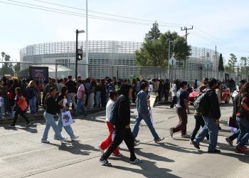 Inician inscripciones en la BUAP; aspirantes acuden a Ciudad Universitaria para validar documentos