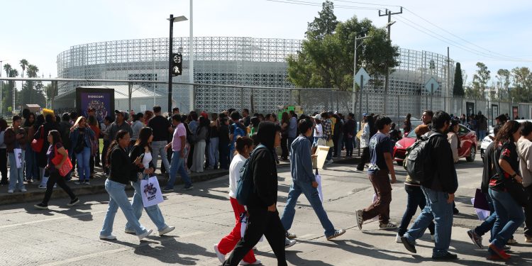 Inician inscripciones en la BUAP; aspirantes acuden a Ciudad Universitaria para validar documentos