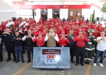 Con vivienda y equipamiento, Gobierno Estatal reconoce entrega heroica de bomberos  