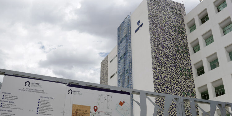 ISSSTEP renovará camas de terapia intensiva y áreas médicas con inversión autorizada por Armenta
