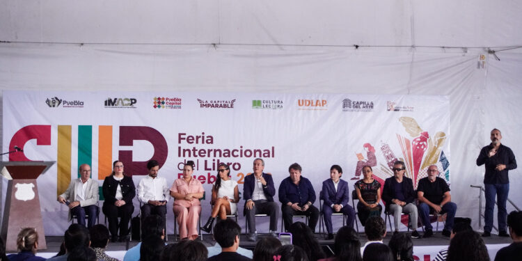 Arranca la Feria Internacional del Libro Puebla 2026 en el Zócalo de la ciudad
