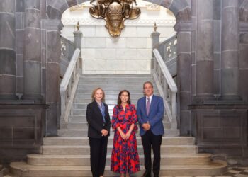 Entregan Pepe Chedraui y MariElise Budib donativo a Cruz Roja por colecta anual