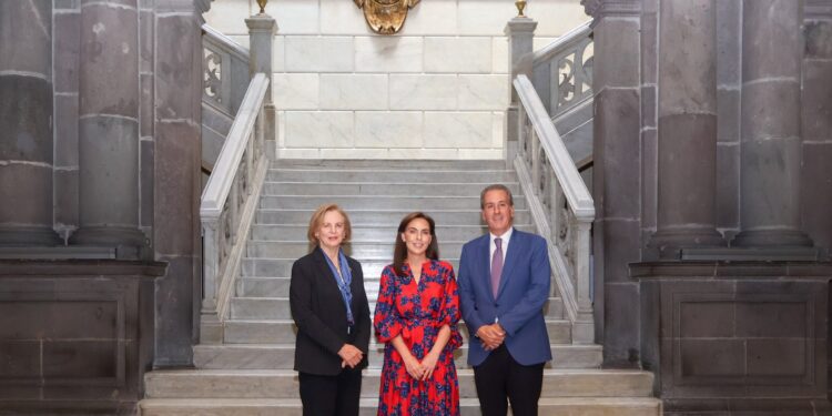 Entregan Pepe Chedraui y MariElise Budib donativo a Cruz Roja por colecta anual
