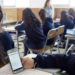 Restringirán uso de celulares durante la jornada escolar en Puebla