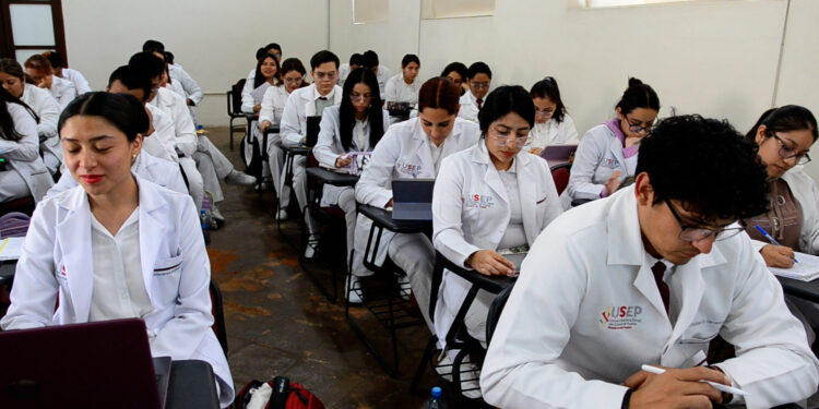 USEP dispara su matrícula 476% y fortalece formación de futuros médicos