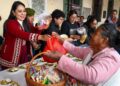 Reciben con pan, café y chilaquiles a más de 3 mil asistentes al Trueque Milenario
