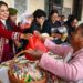 Reciben con pan, café y chilaquiles a más de 3 mil asistentes al Trueque Milenario