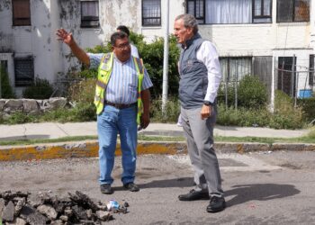 Supervisa Pepe Chedraui labores de bacheo en colonia La Noria
